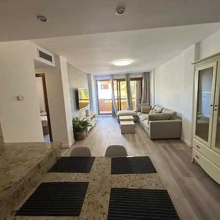 Apartment En Punta Prima Con 3 Piscinas, 2 Dormitorios,2 Banos ,parking Y Seguridad 24