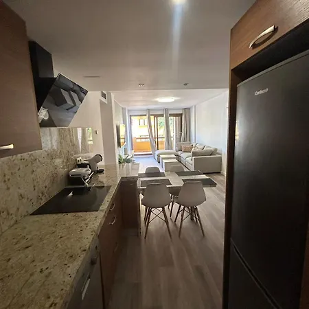 En Punta Prima Con 3 Piscinas, 2 Dormitorios,2 Banos ,parking Y Seguridad 24